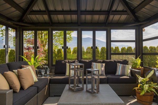 intérieur du gazebo Stoneham vitré