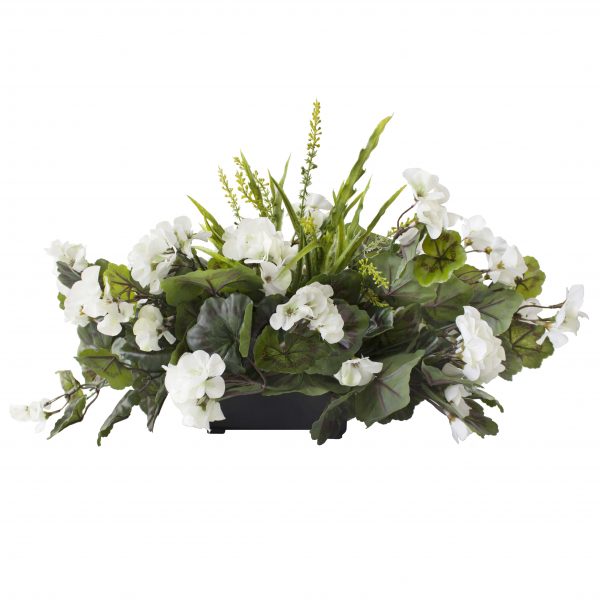 Centre_de_table-geraniums-blancs-decoration-exterieur-fausse_plante