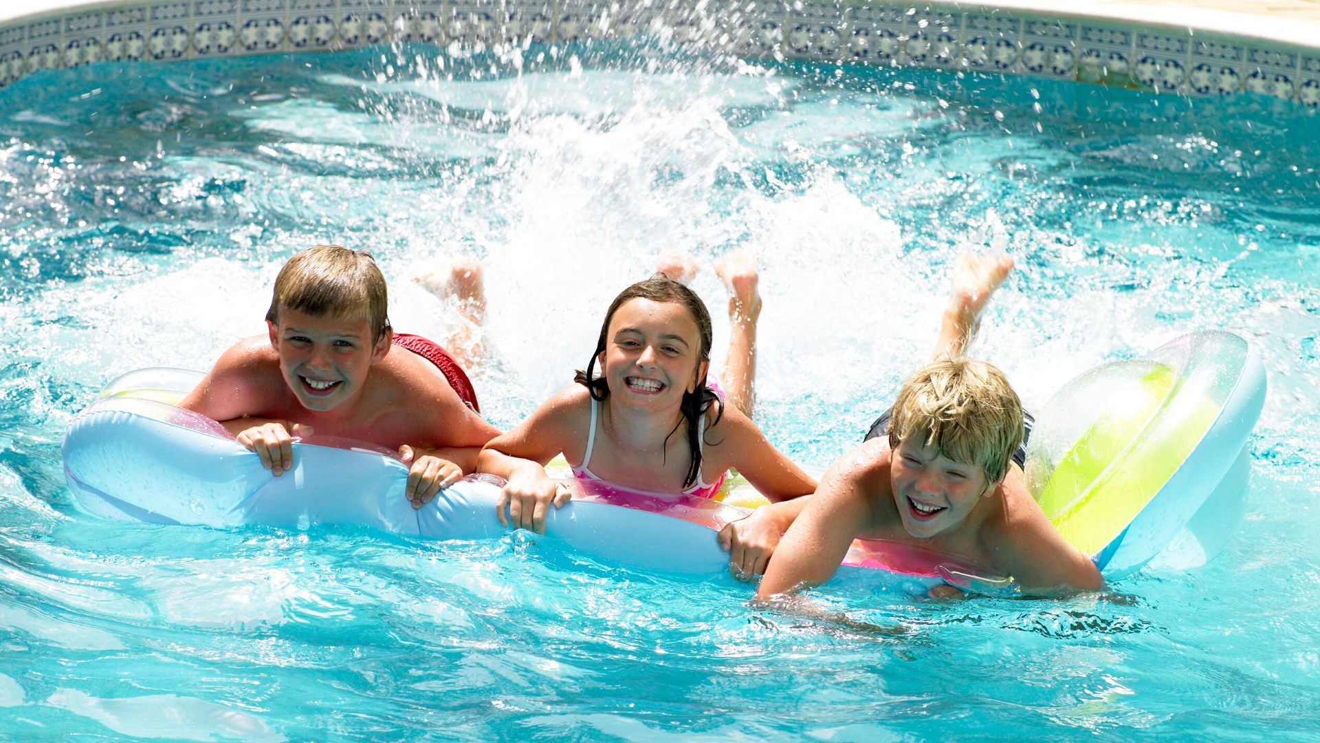 6 Jeux amusants pour la piscine - Concept Piscine Design