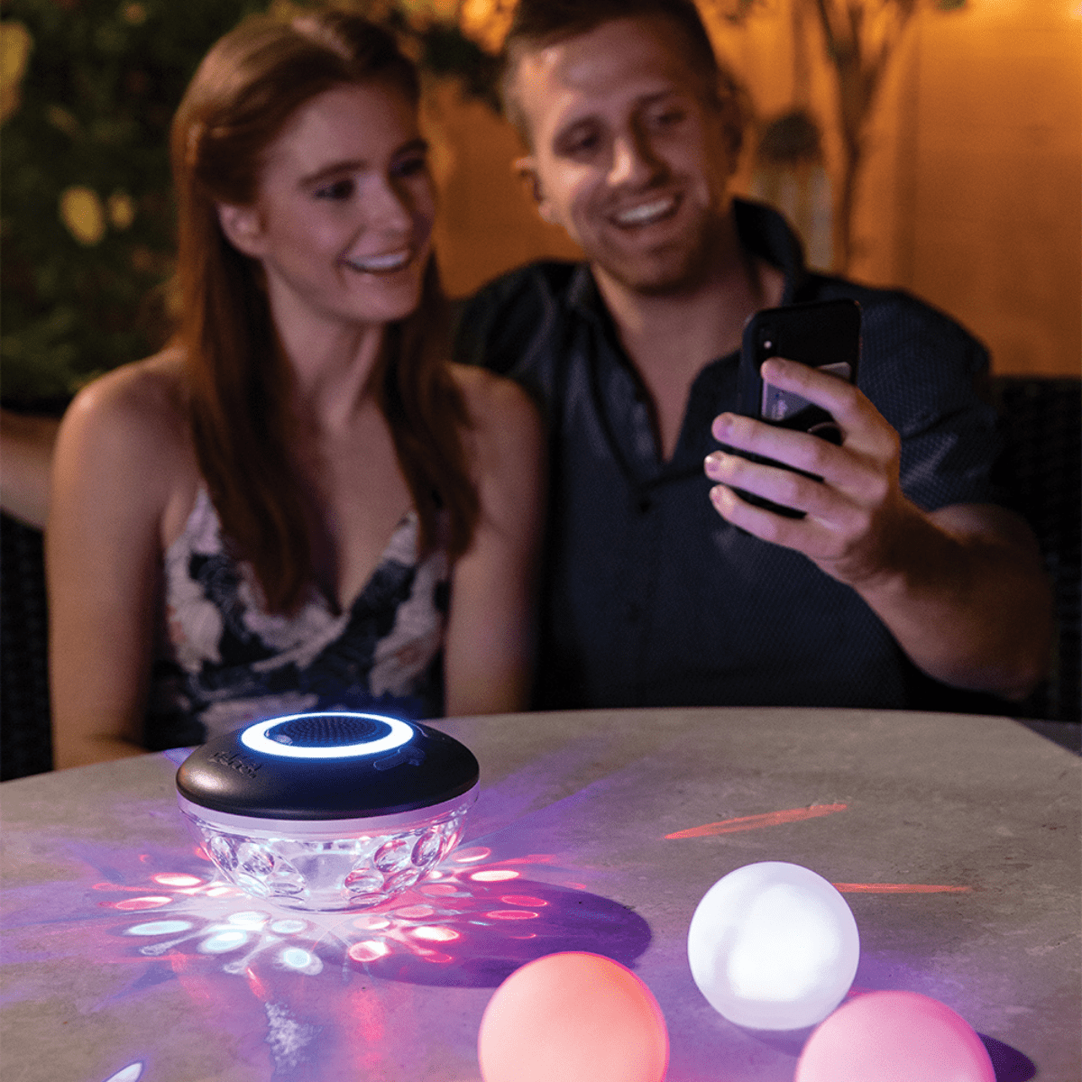 haut-parleur-bluetooth-lumieres-flottant-accessoire-piscine