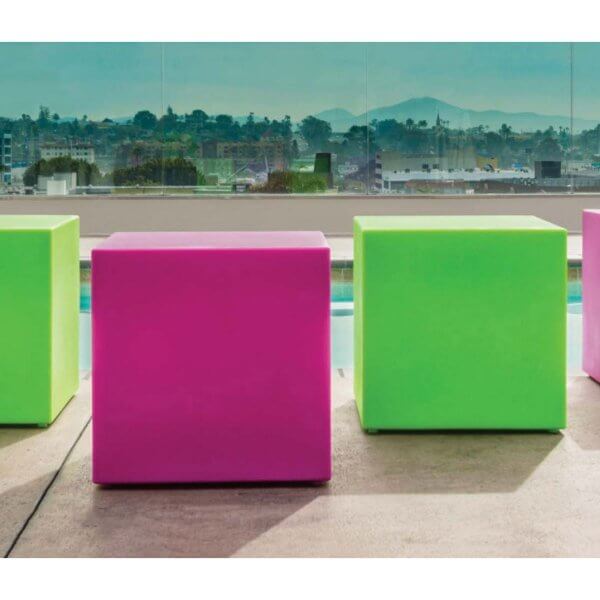 Table d'appoint Twist couleurs éclatantes