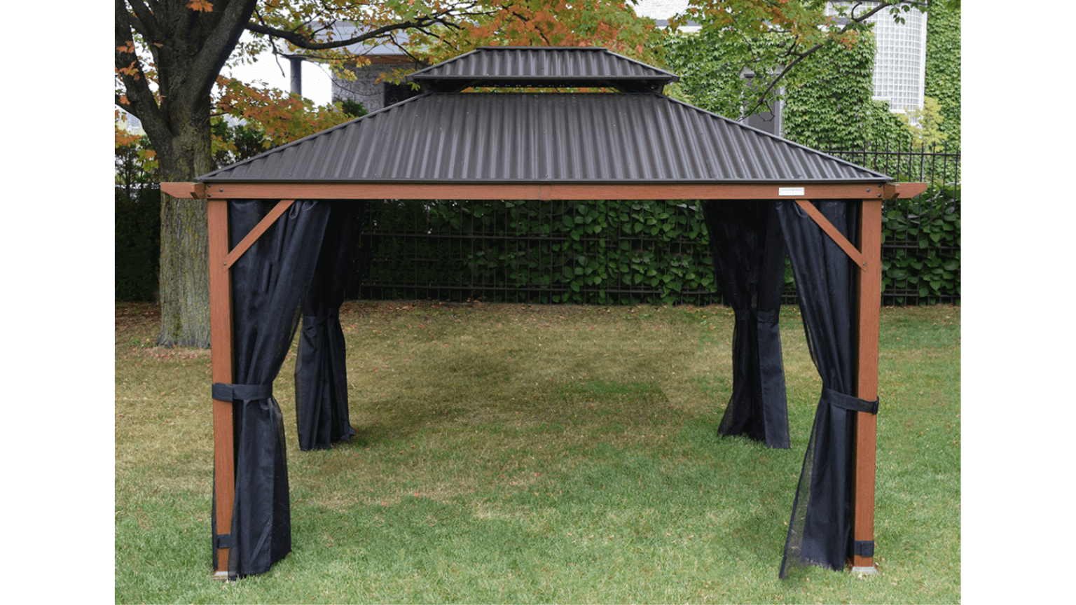 gazebo-cordoba-noir-bois-concept_piscine_design