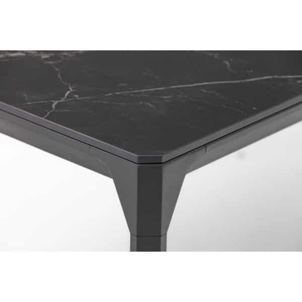 Table noire effet marbre