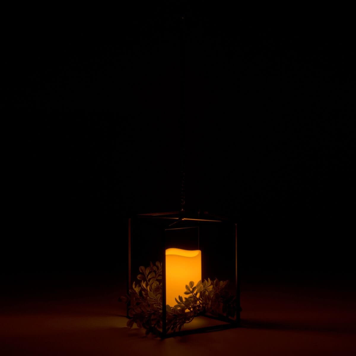 Relaxdays Lanterne LED, Chandelle avec effet flamme, extérieur, lanterne de  décoration, suspendue ou debout,H 30 cm,noir