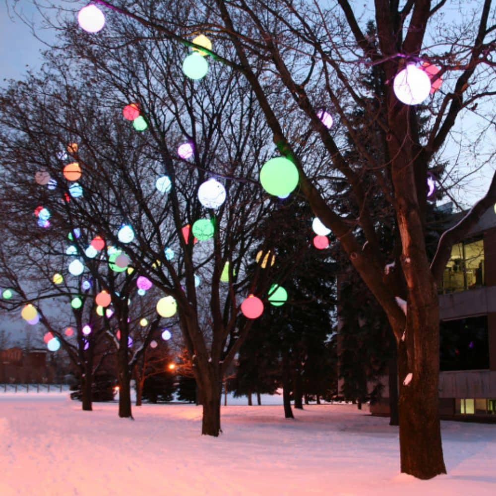 Boules lumineuses colorées pour l'extérieur